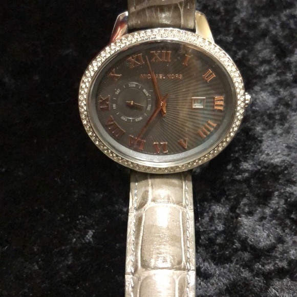 Michael Kors Rose Gold Oval Watch - Picture 4 of 6